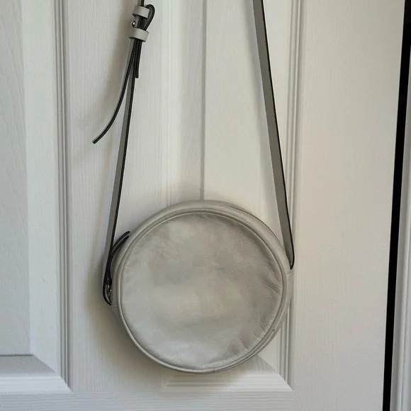 L’INTERVALLE WHITE LEATHER ROUND PURSE - Picture 1 of 7